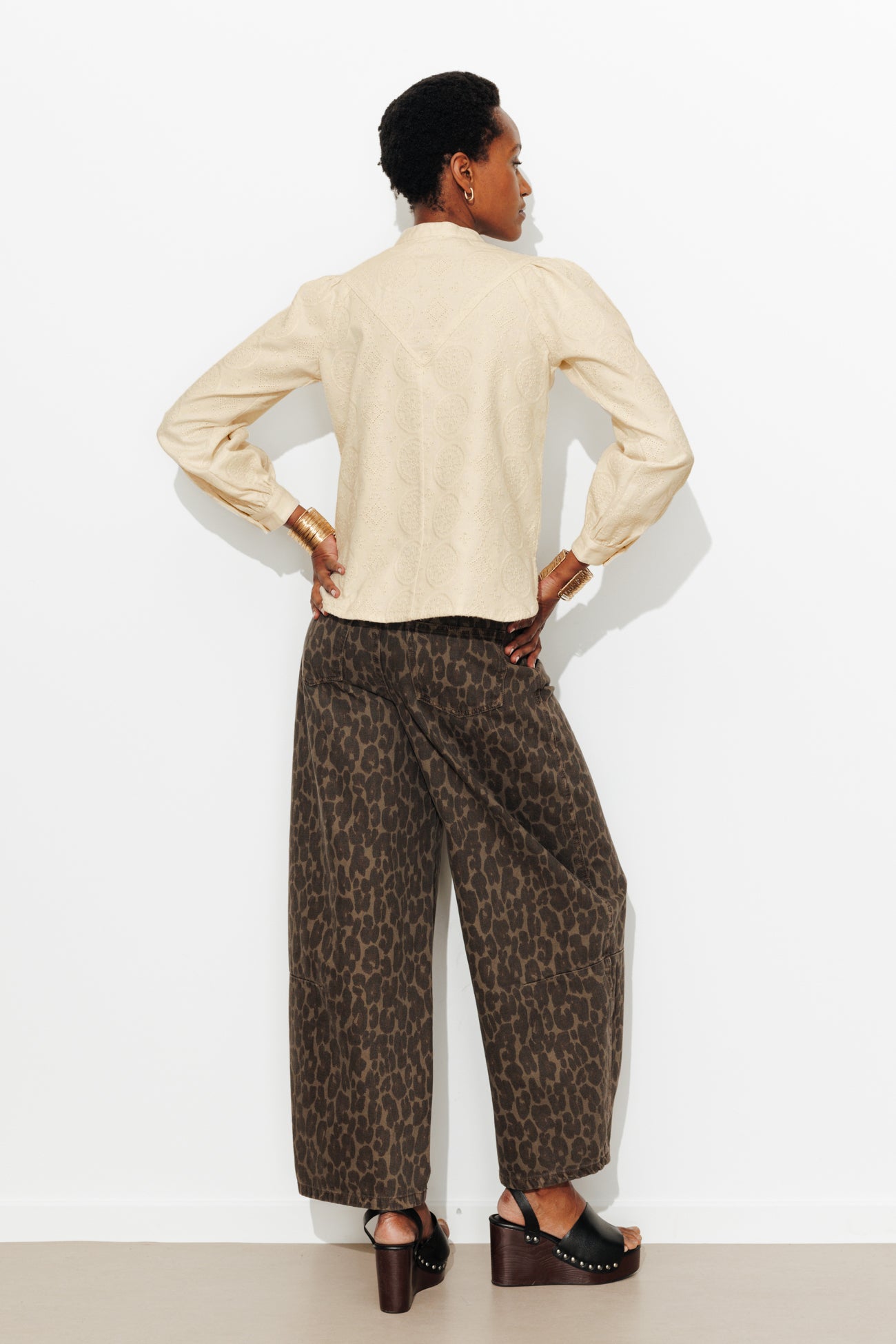 Blusa de linho bordada