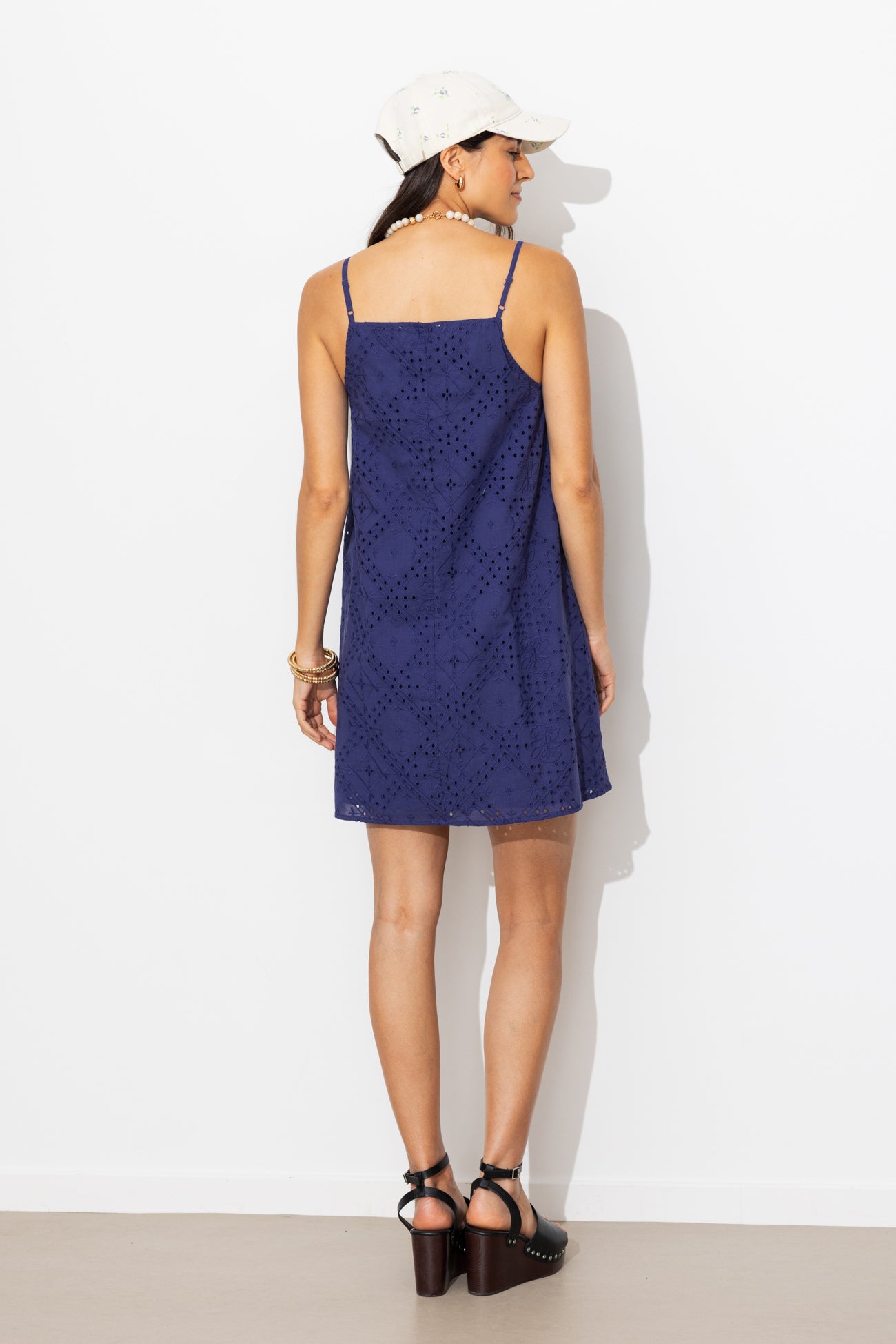Vestido curto de broderie anglaise