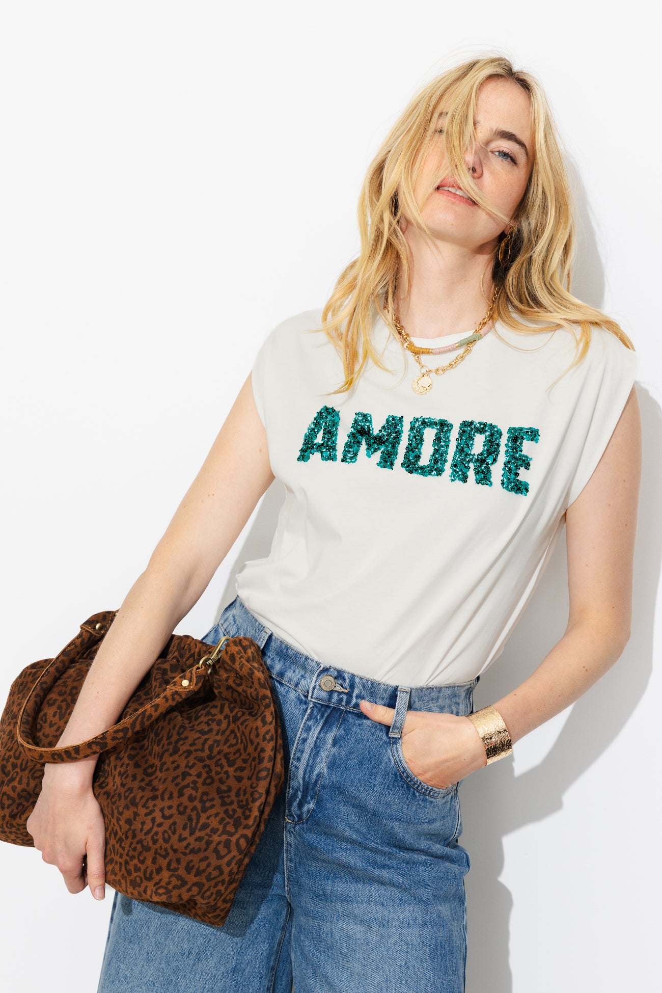 Camiseta com slogan AMORE