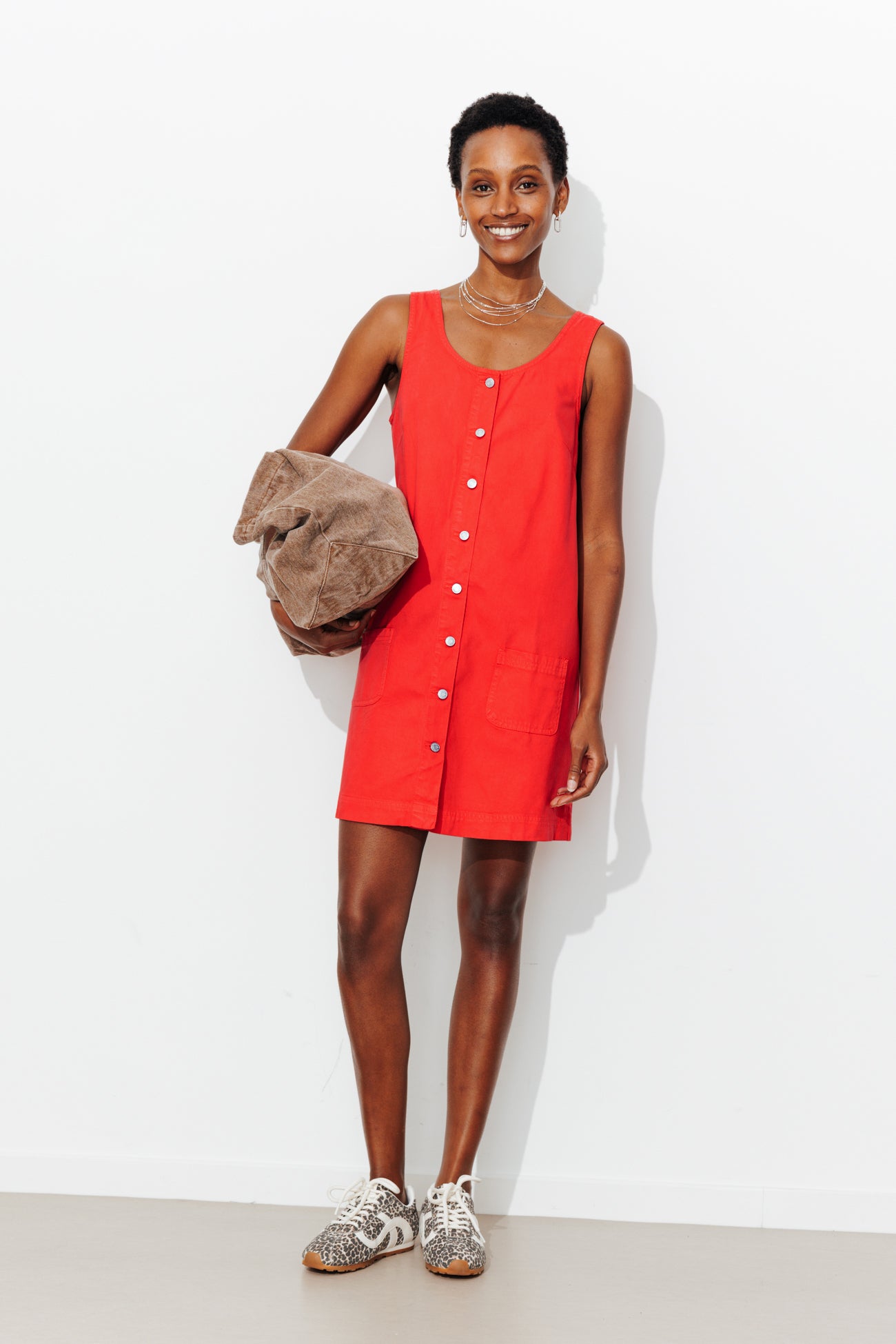 Vestido curto com tiras