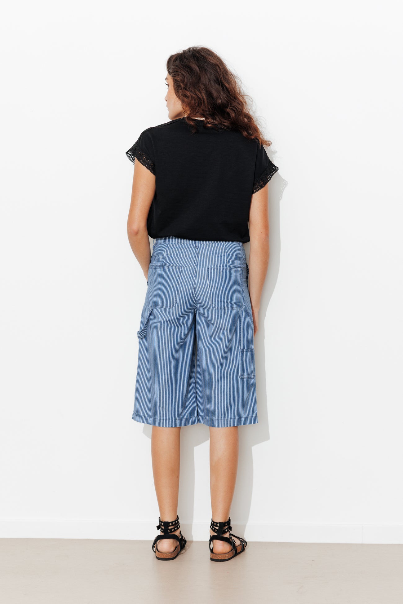 Camiseta com detalhe de renda
