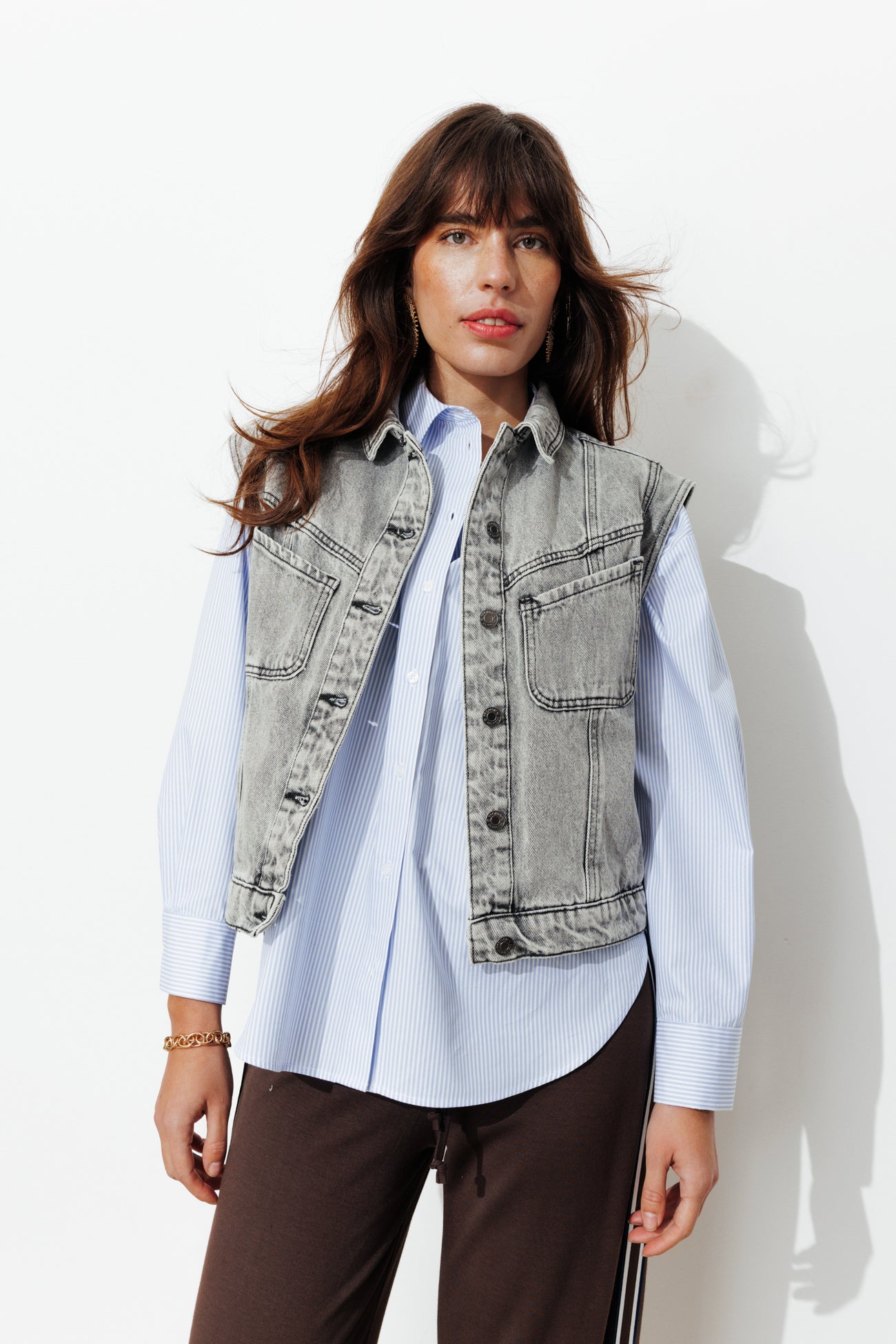 Jaqueta de denim sem mangas