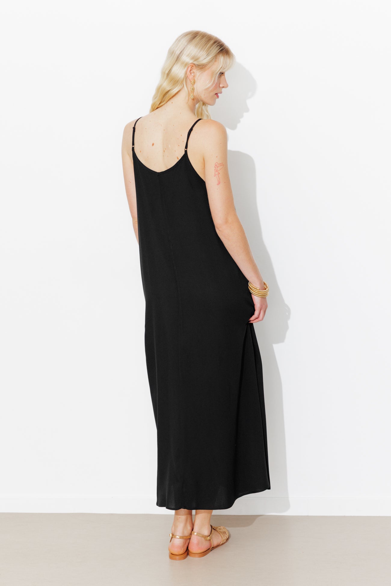 Vestido longo com tiras
