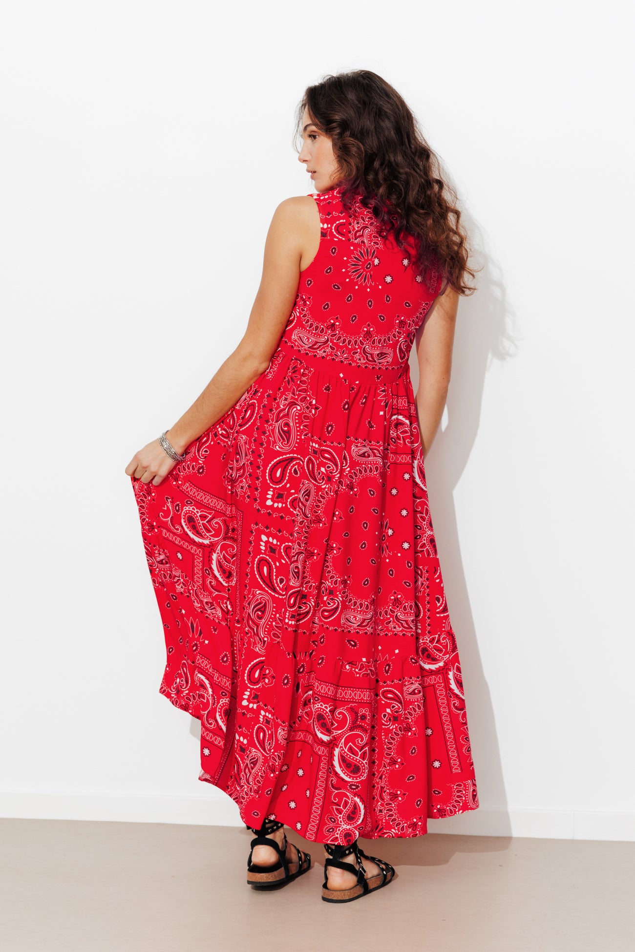 Vestido sem mangas com bandana
