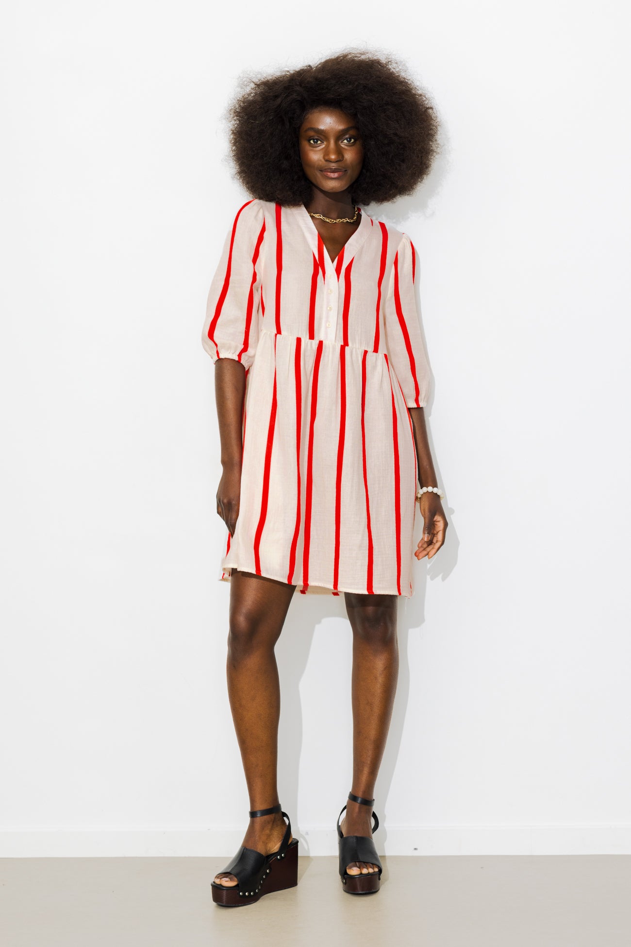 Vestido curto de algodão e gaze