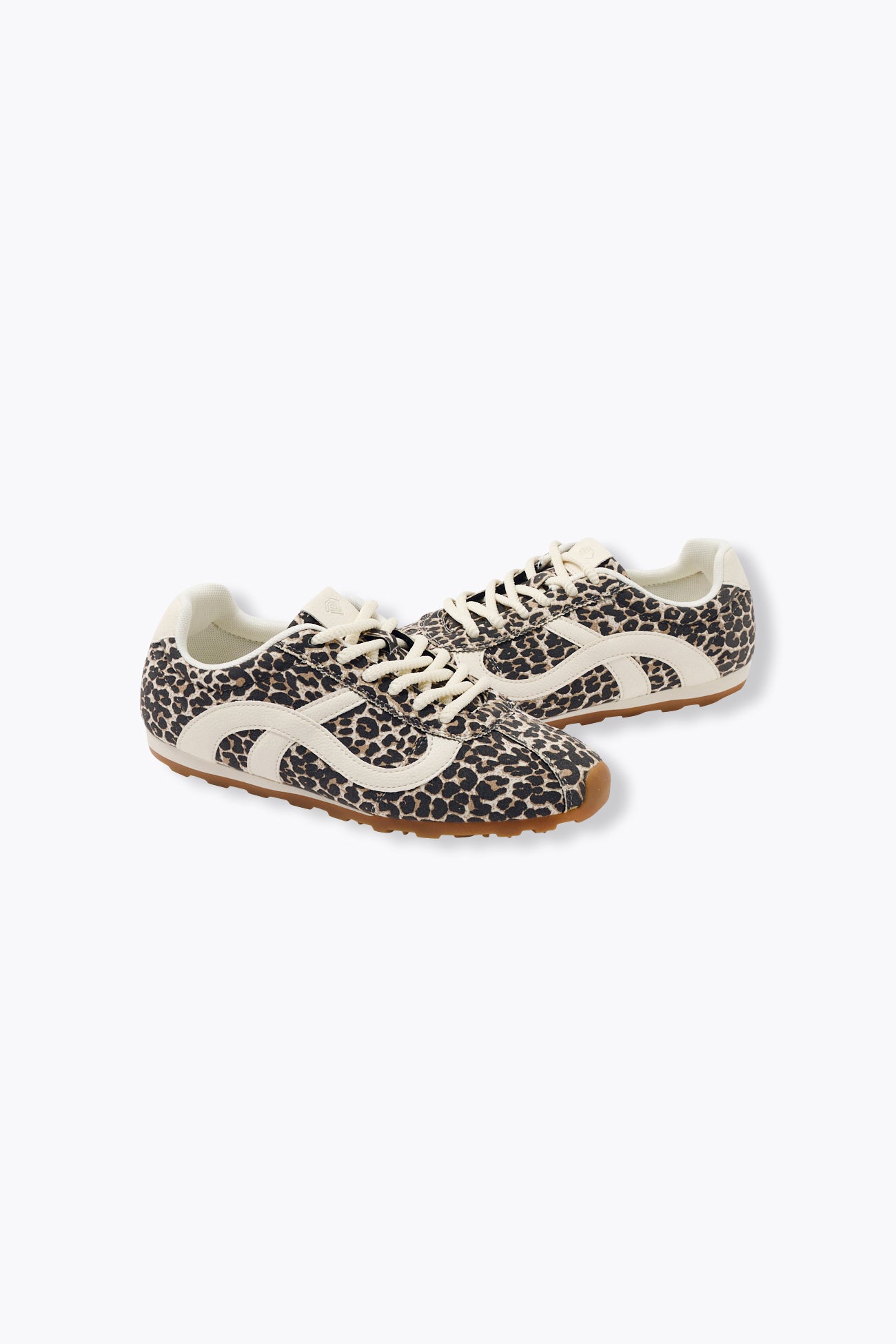 Tênis de leopardo