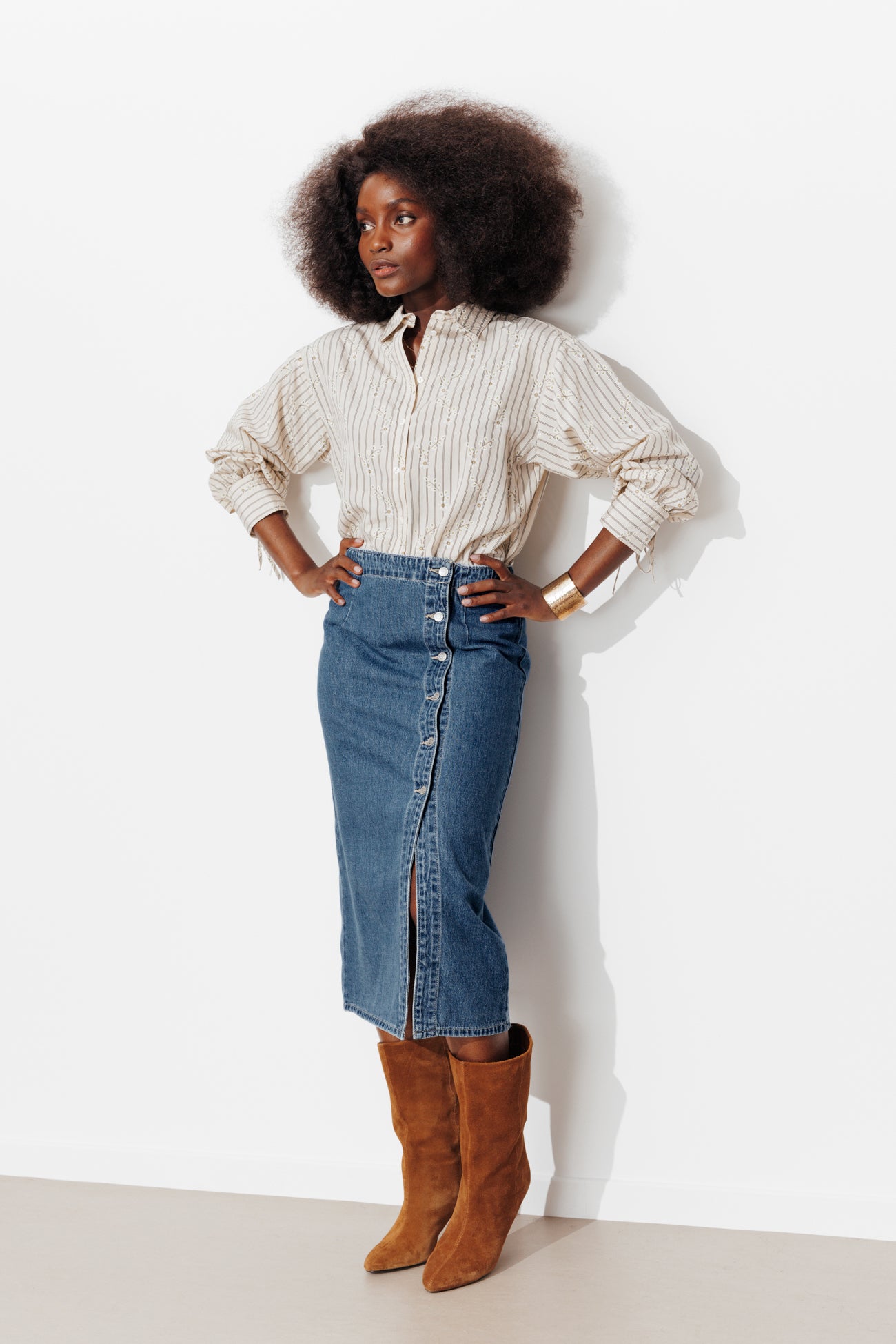 Saia midi em denim