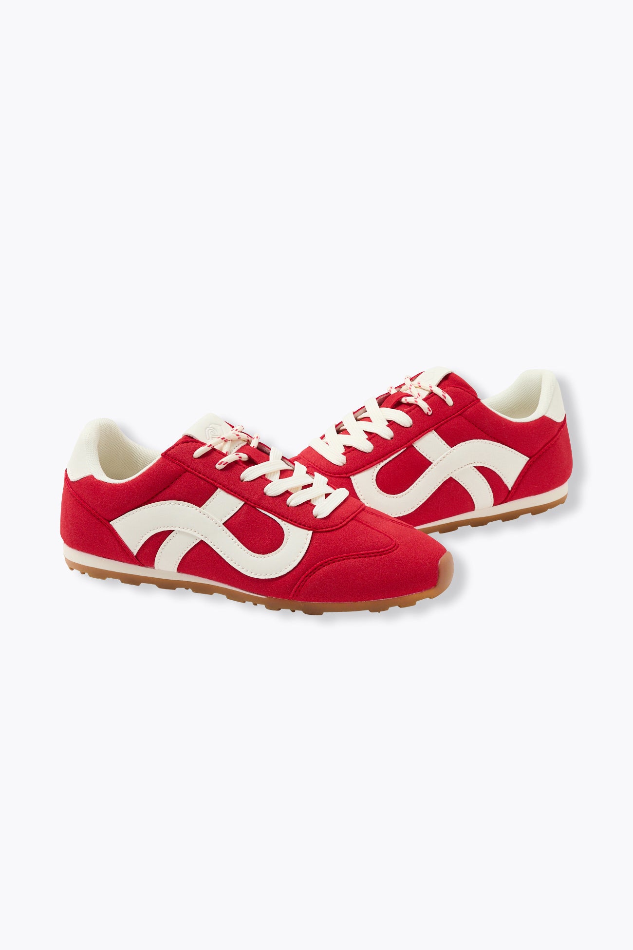 Tênis com efeito nubuck