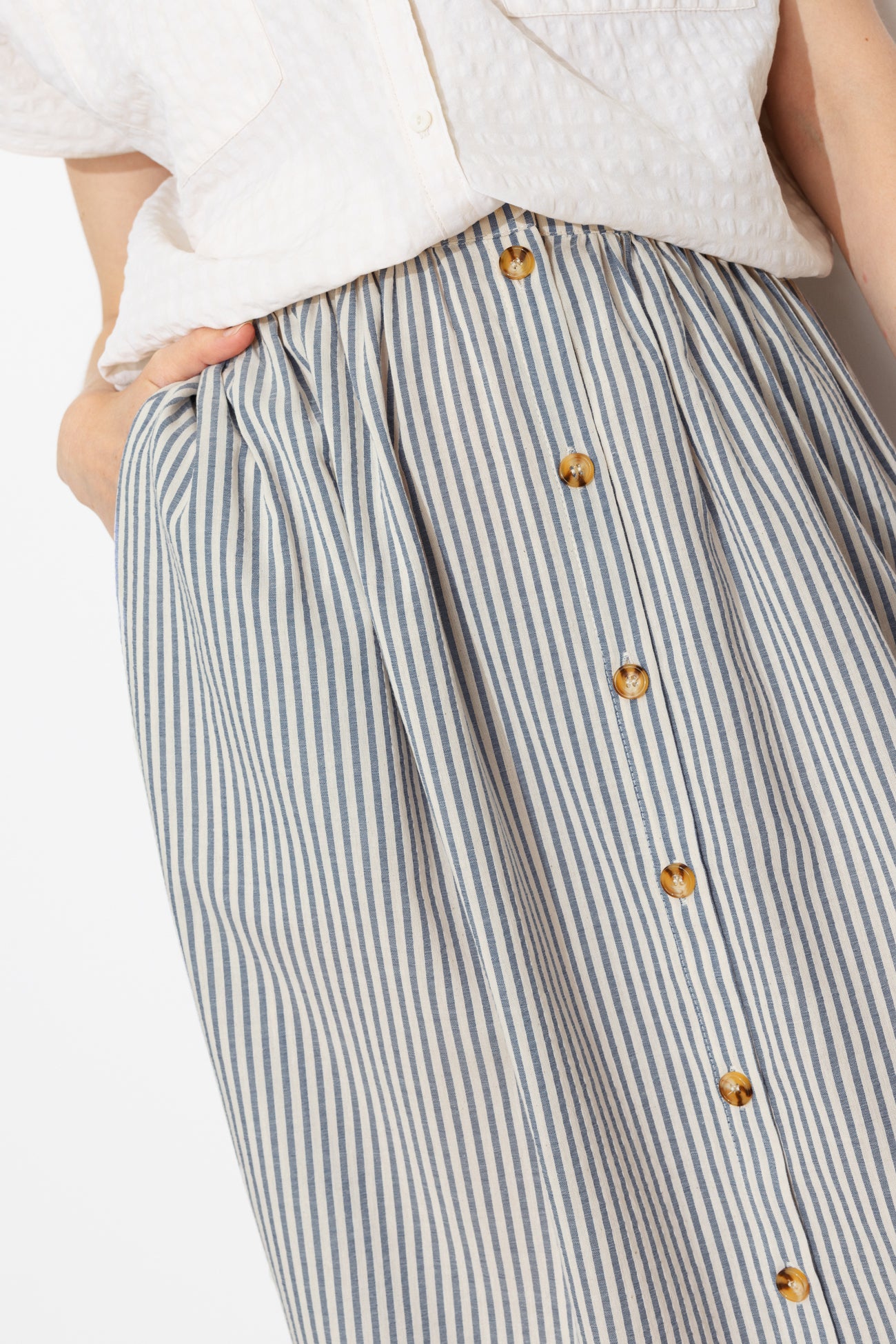 Saias midi listradas flare