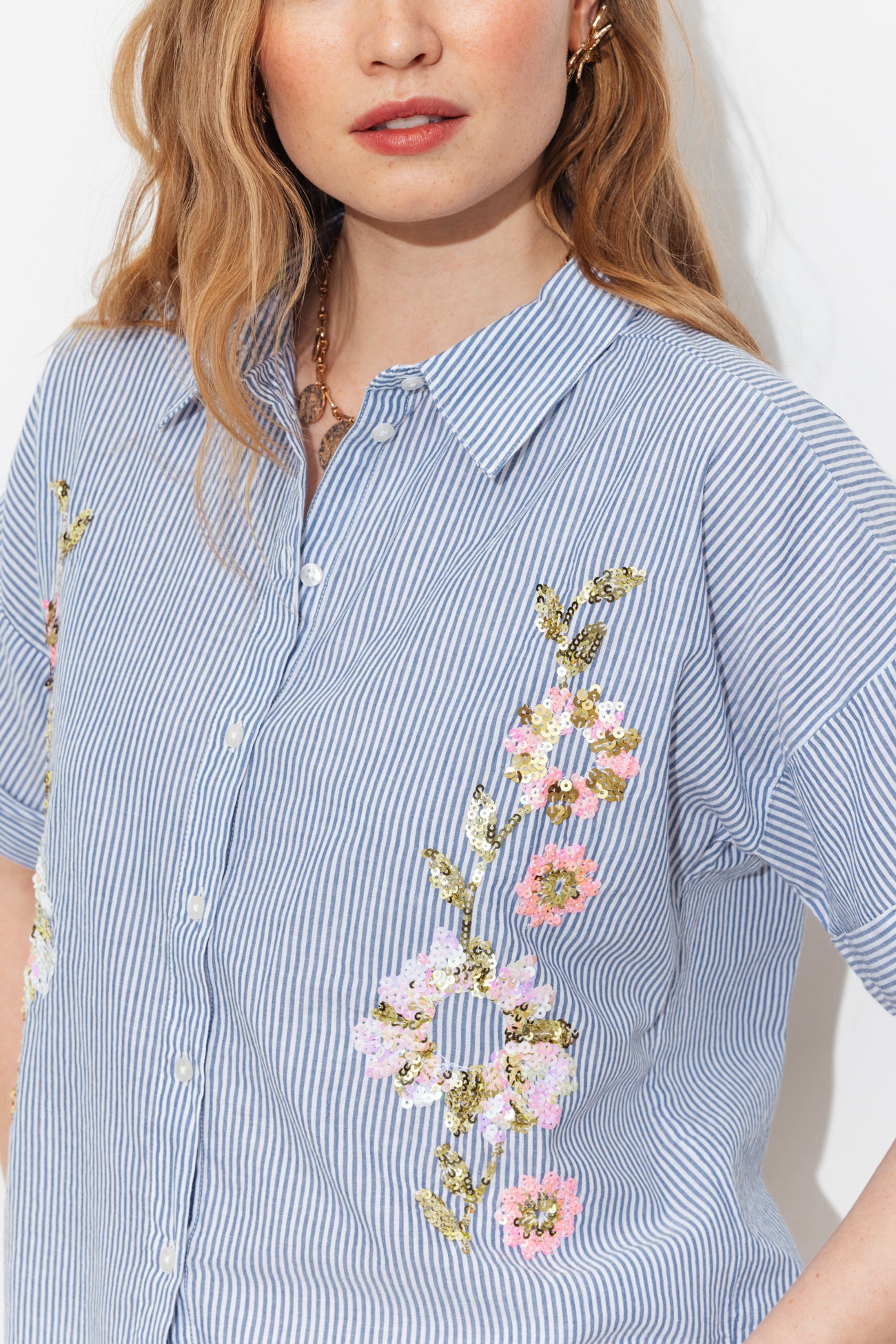 Camisa listrada com strass