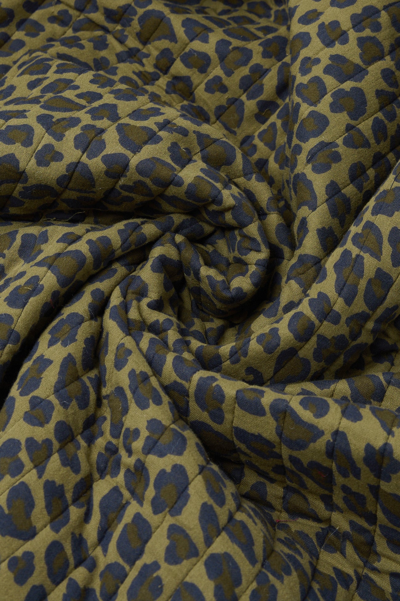 Tecido de leopardo acolchoado de 2 m