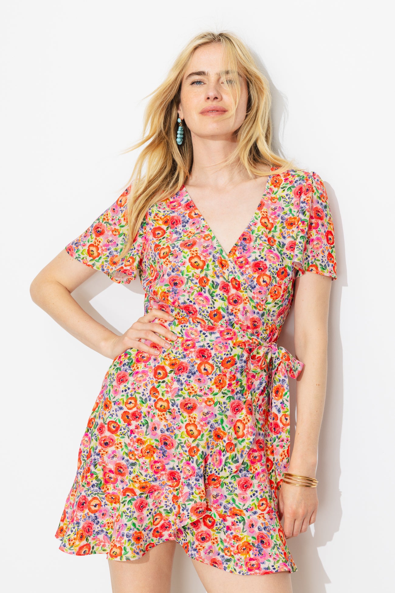 Vestido curto com babados
