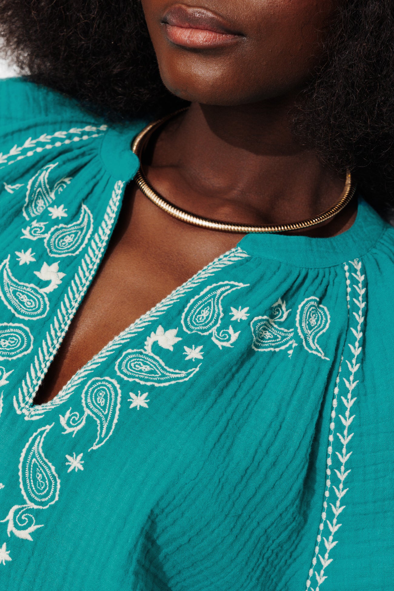 Blusa de algodão com bordado em gaze