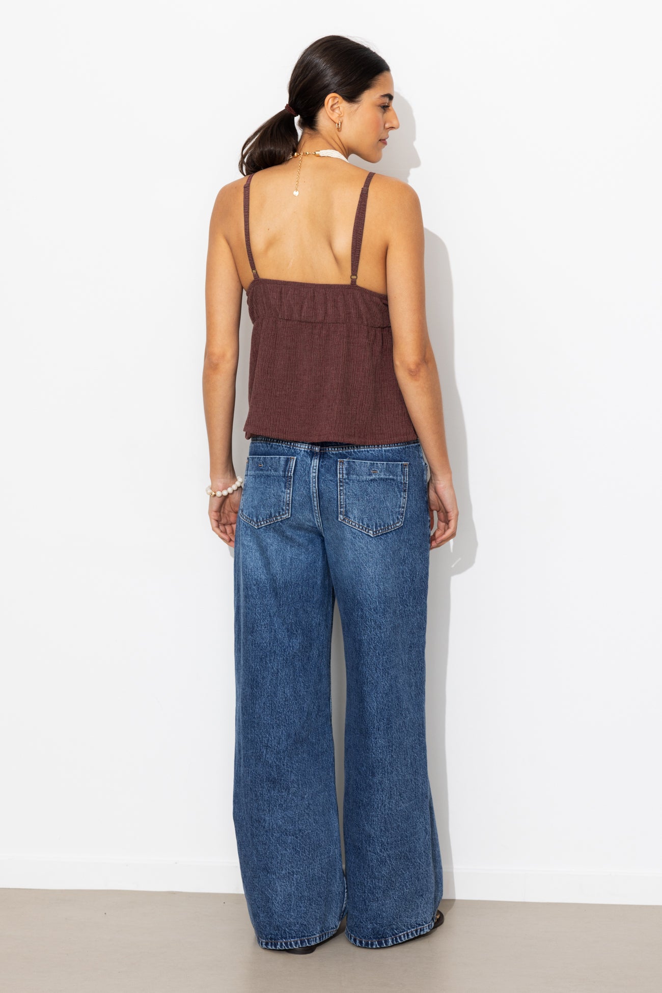 Top com detalhe de renda em crepon