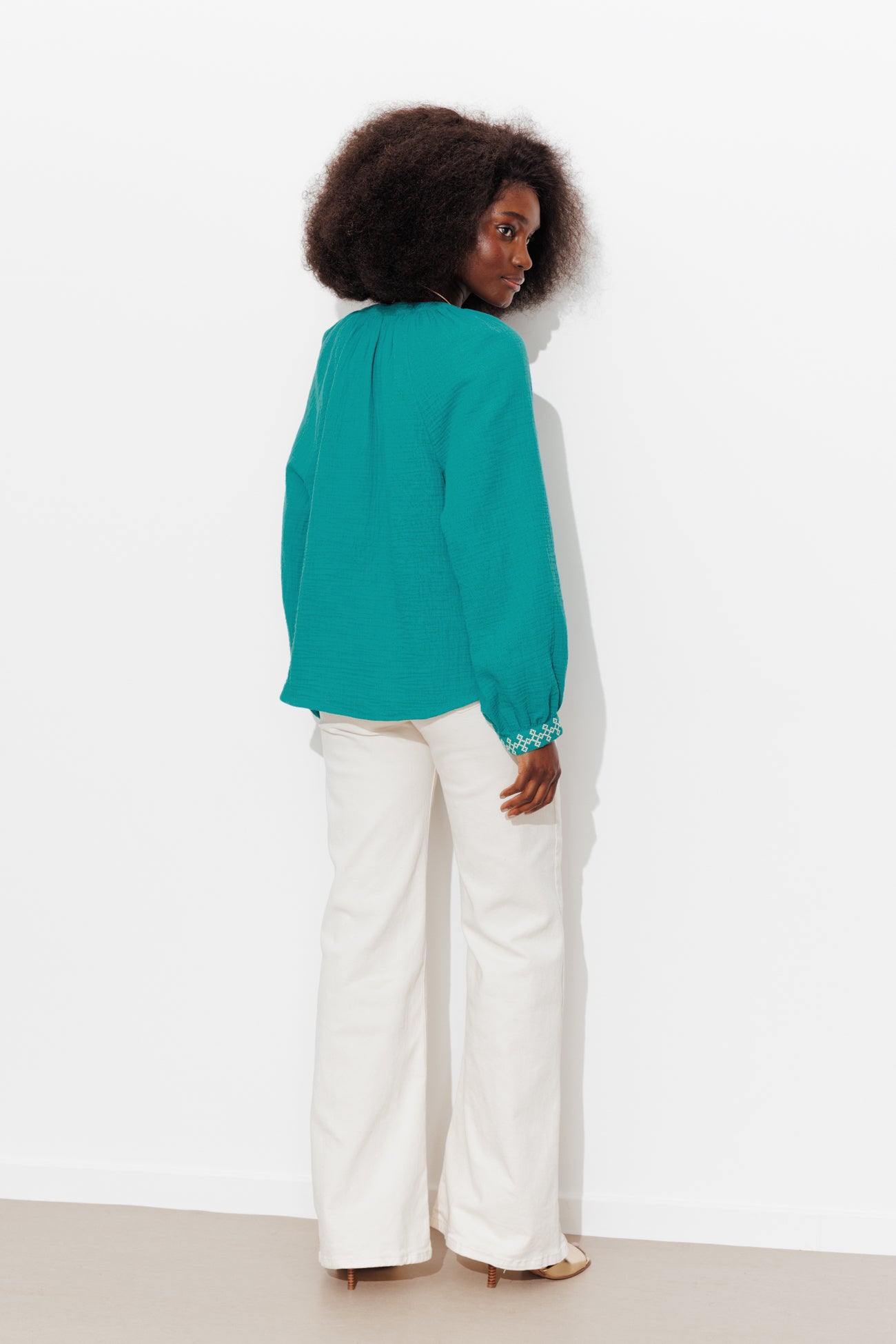 Blusa de algodão com bordado em gaze