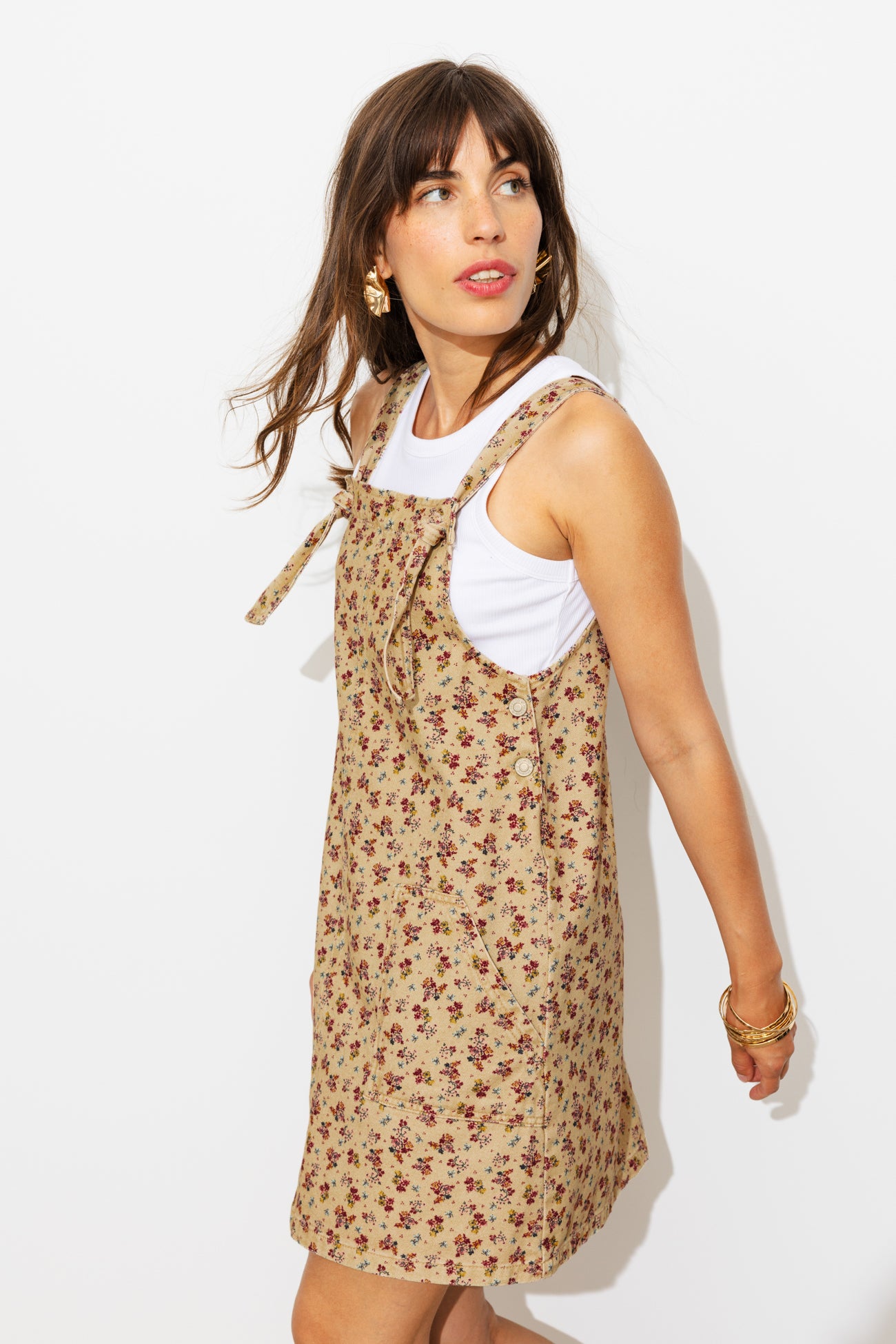 Vestido curto de macacão com estampa floral