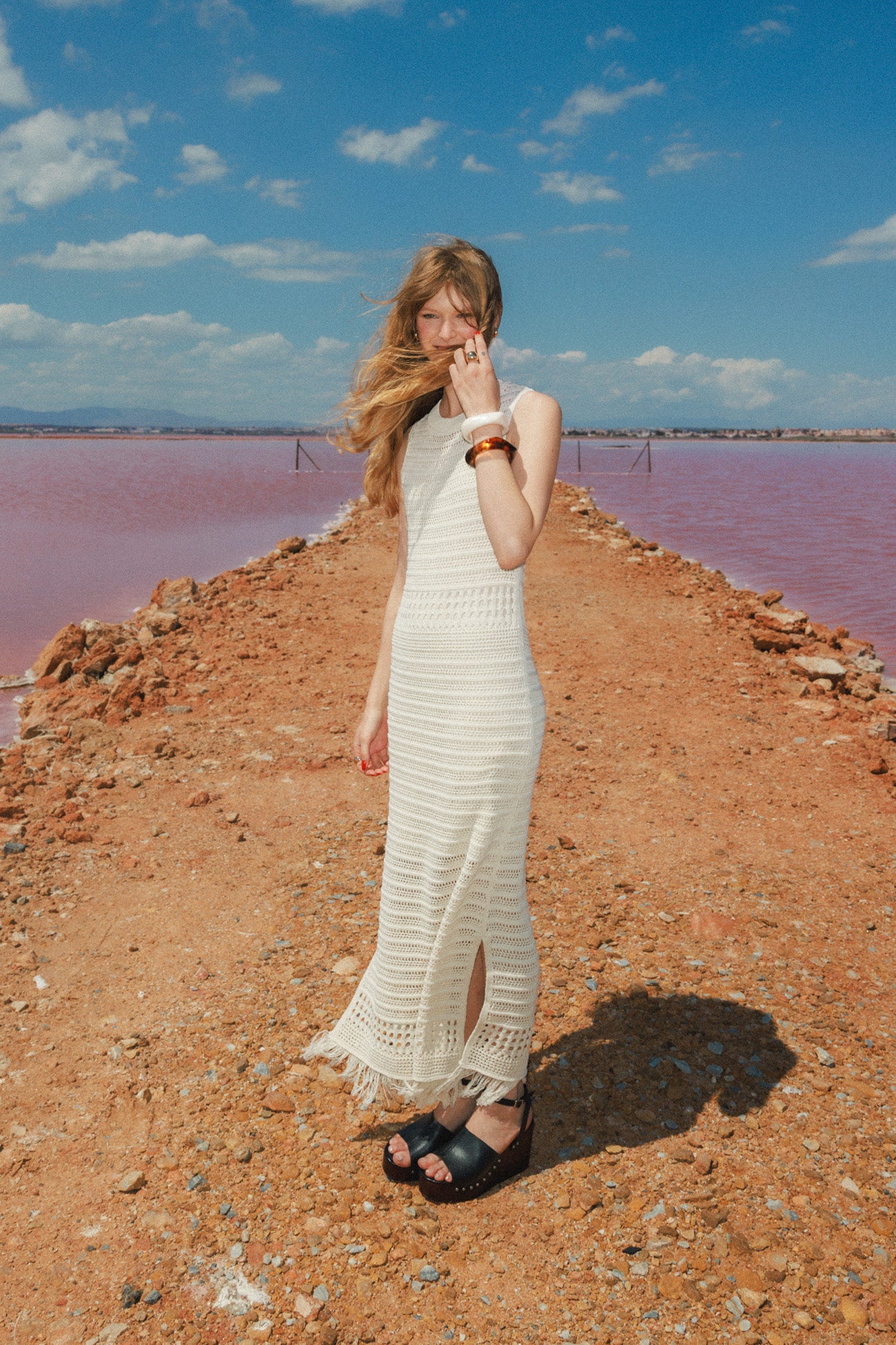 Vestido longo de croché com franjas