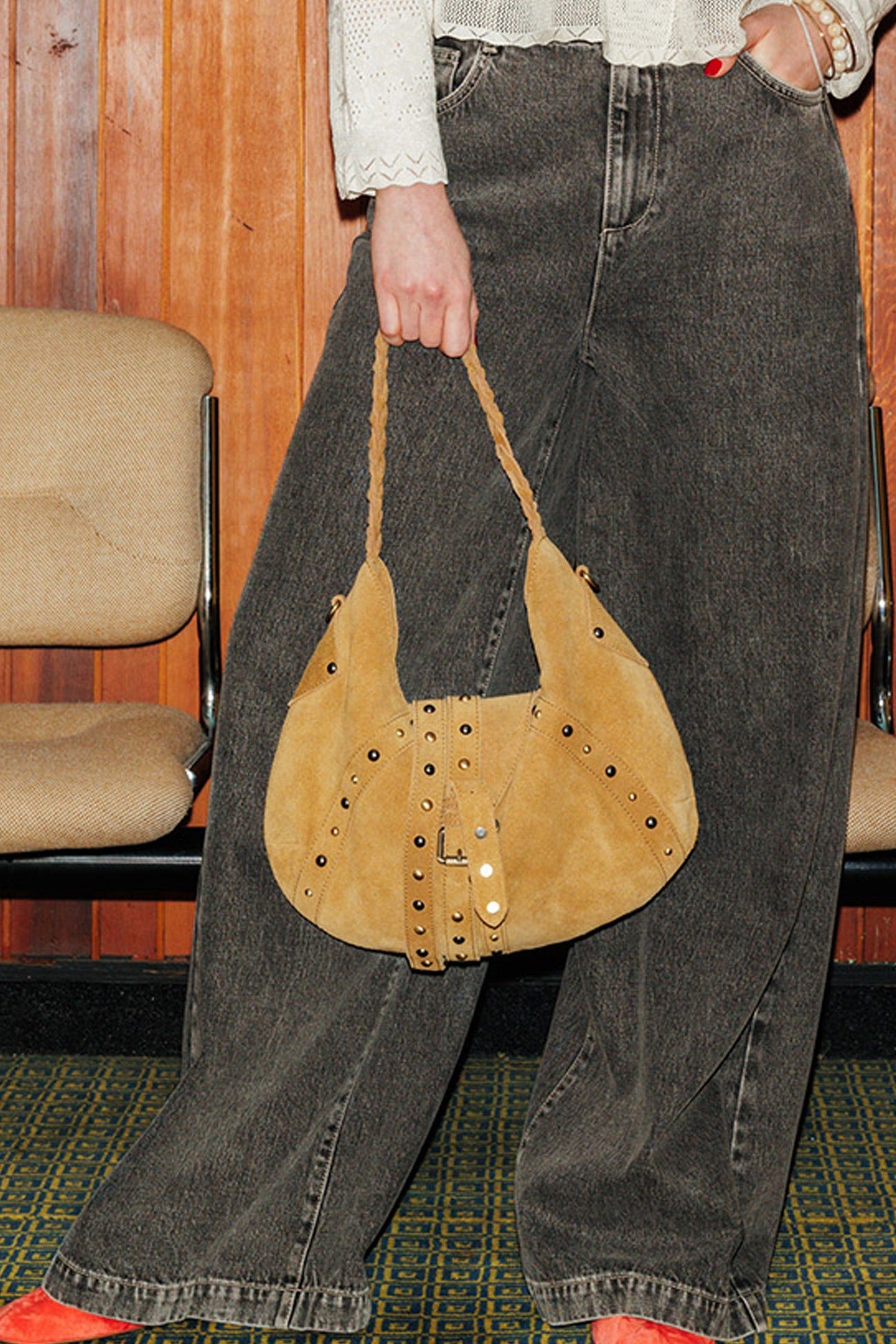 Bolsa de couro de camurça com pregos
