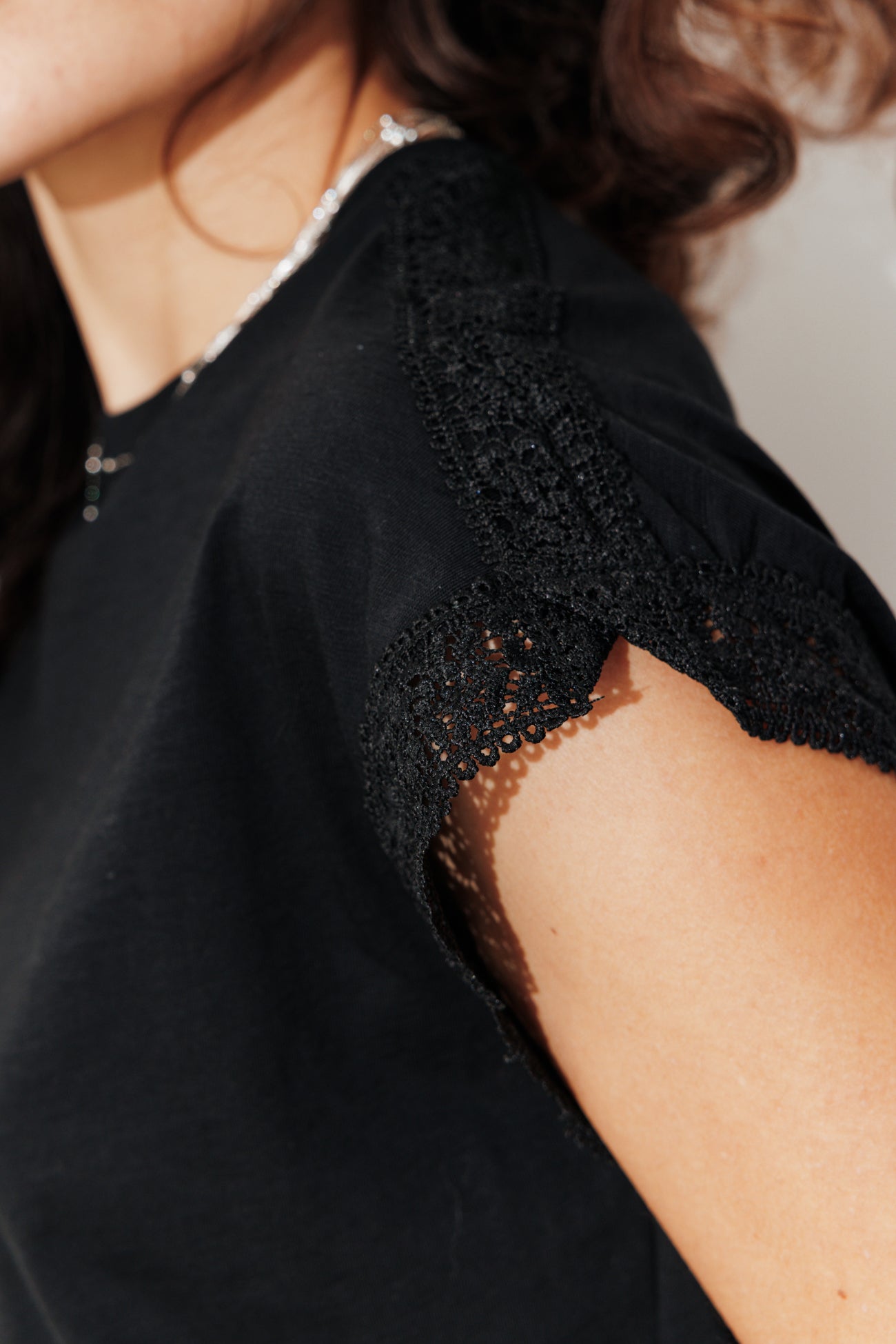 Camiseta com detalhe de renda