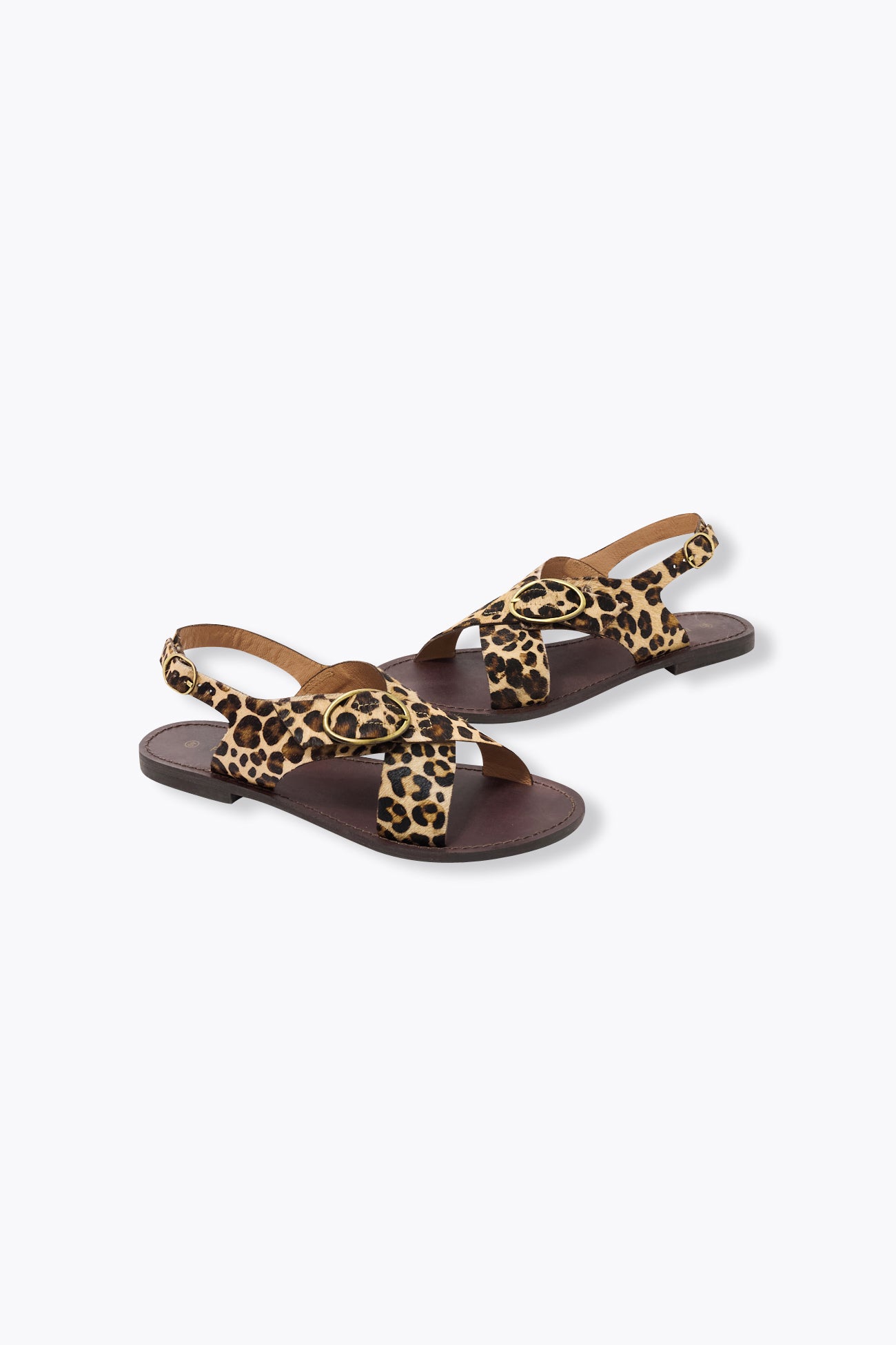 Sandalês de couro com estampa de leopardo