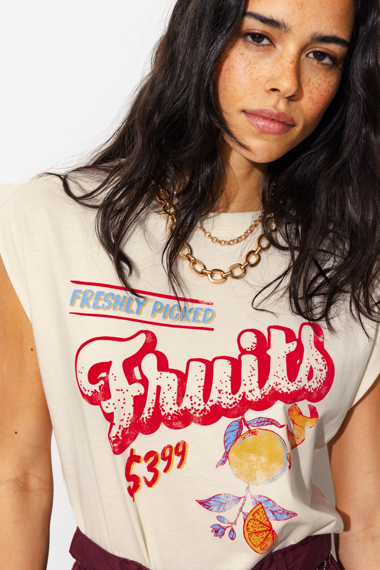 Camiseta com estampa de frutas