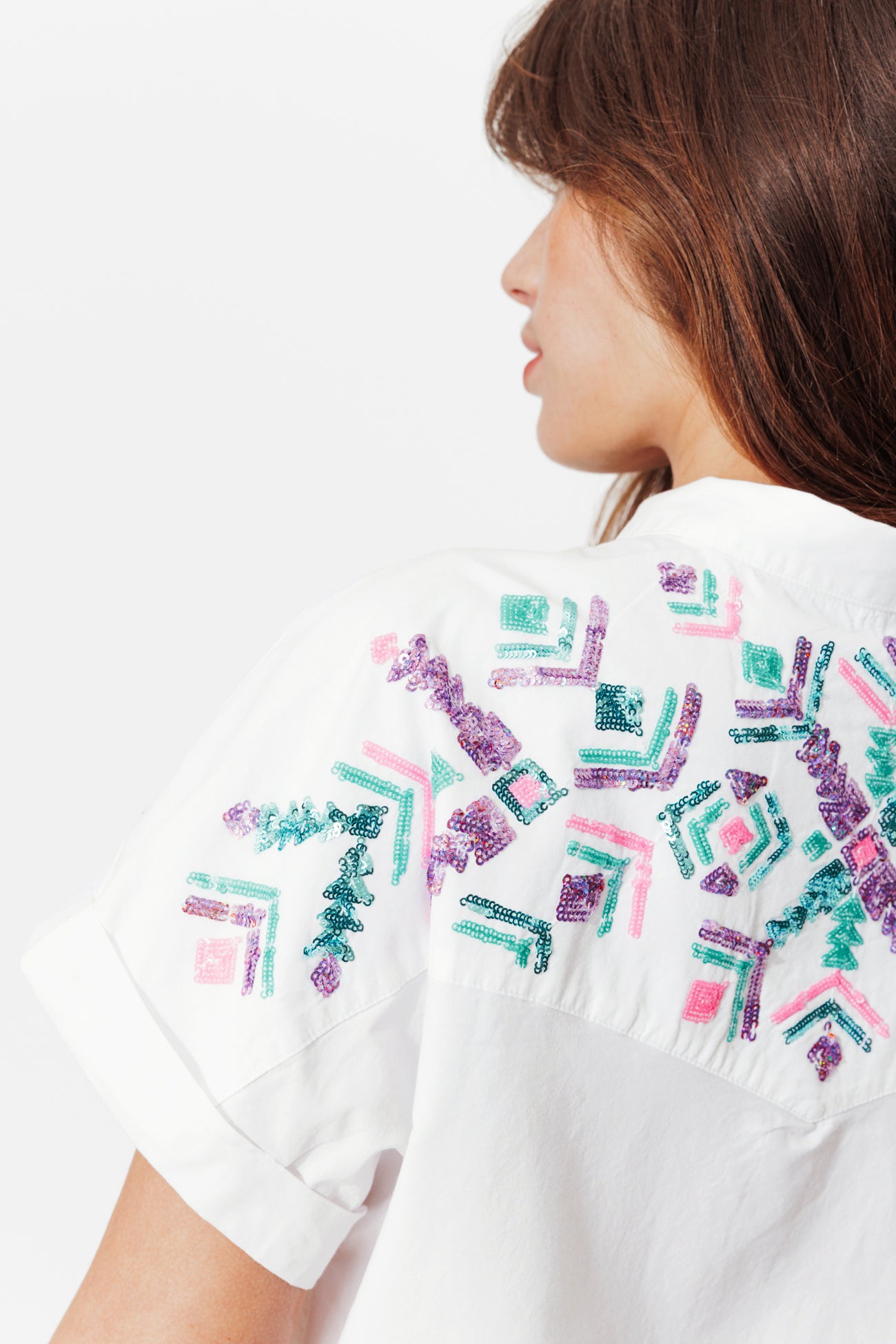Camisa com bordado de lantejoulas
