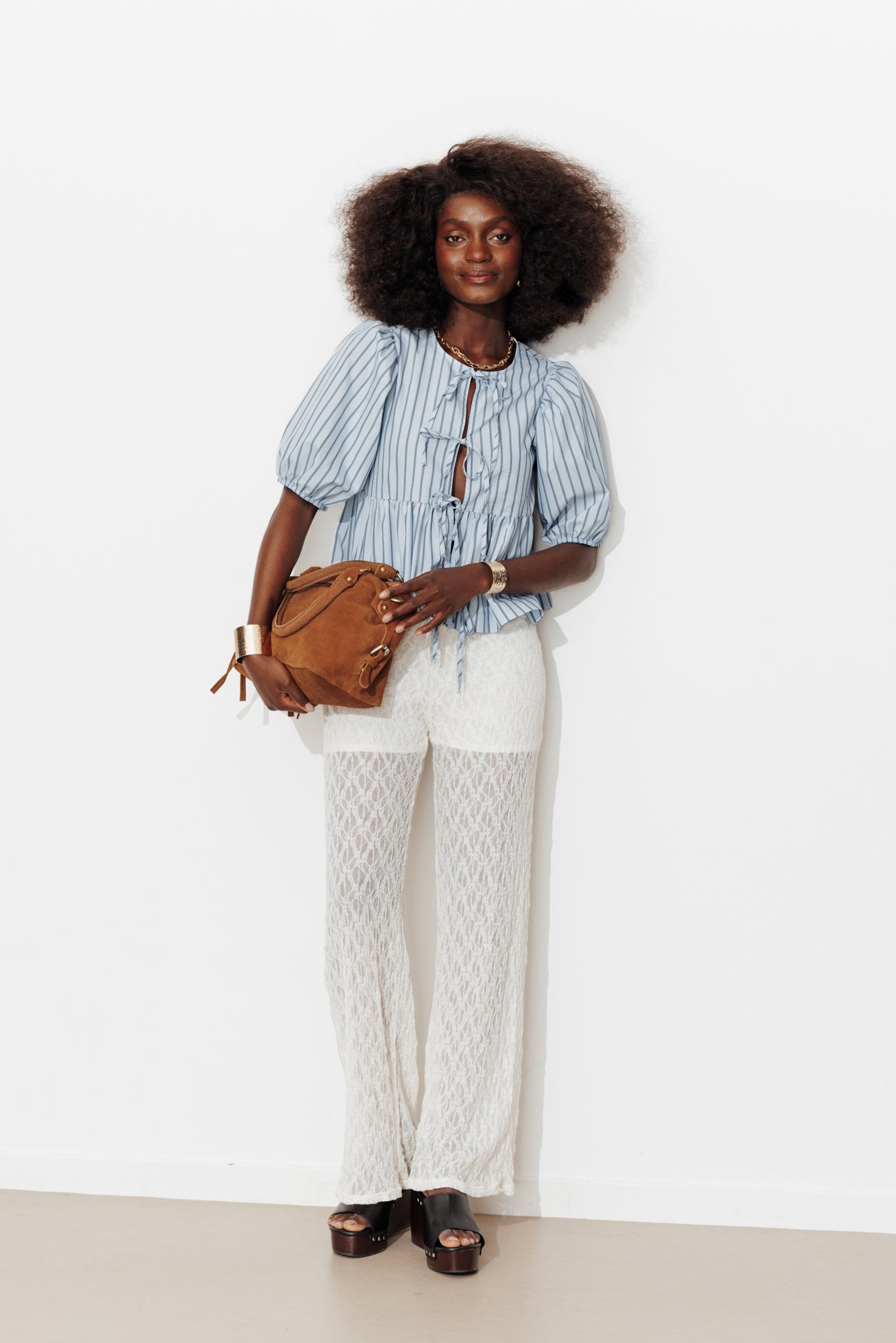 Blusa listrada com amarras