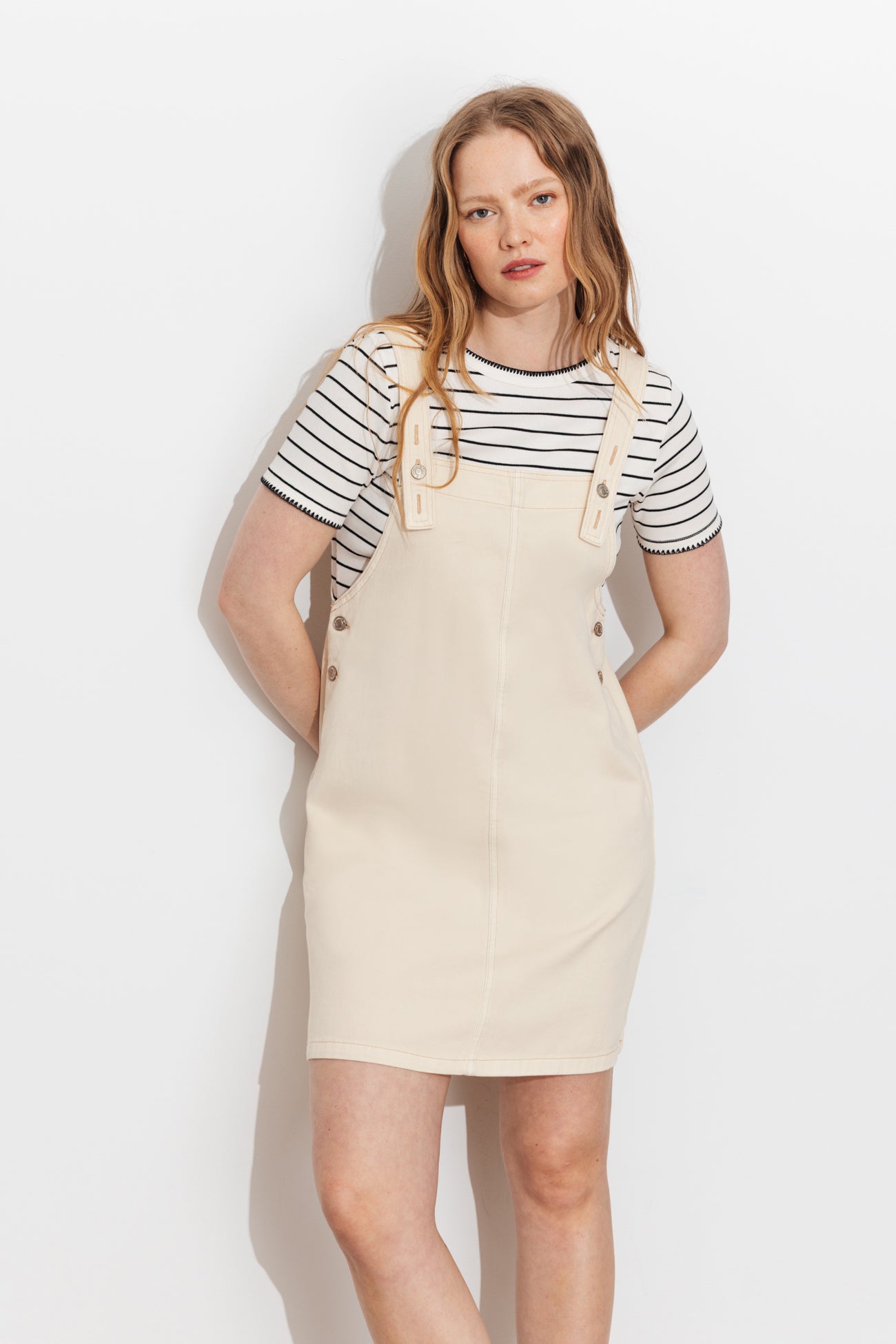 Vestido de macacão de denim curto
