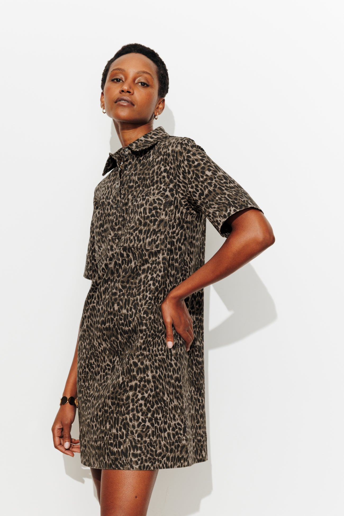 Vestido curto de leopardo