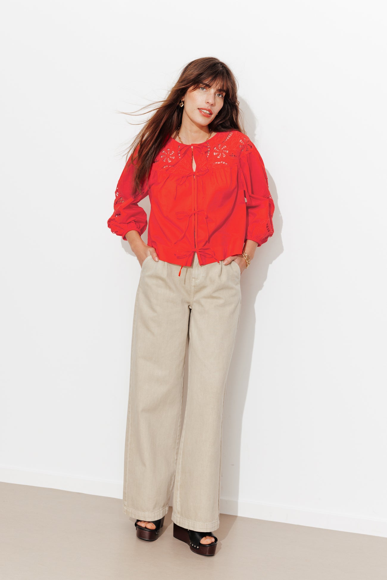Camisa com detalhes em guipure
