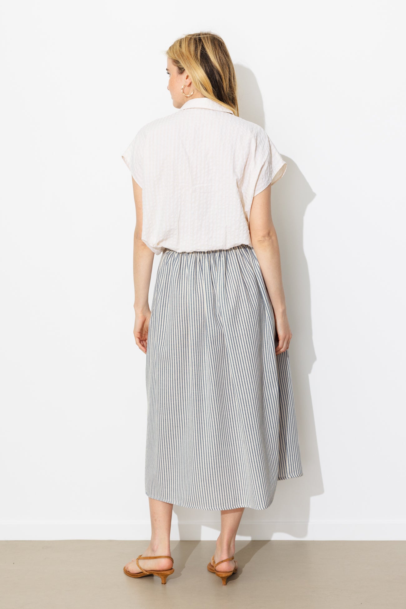 Saias midi listradas flare