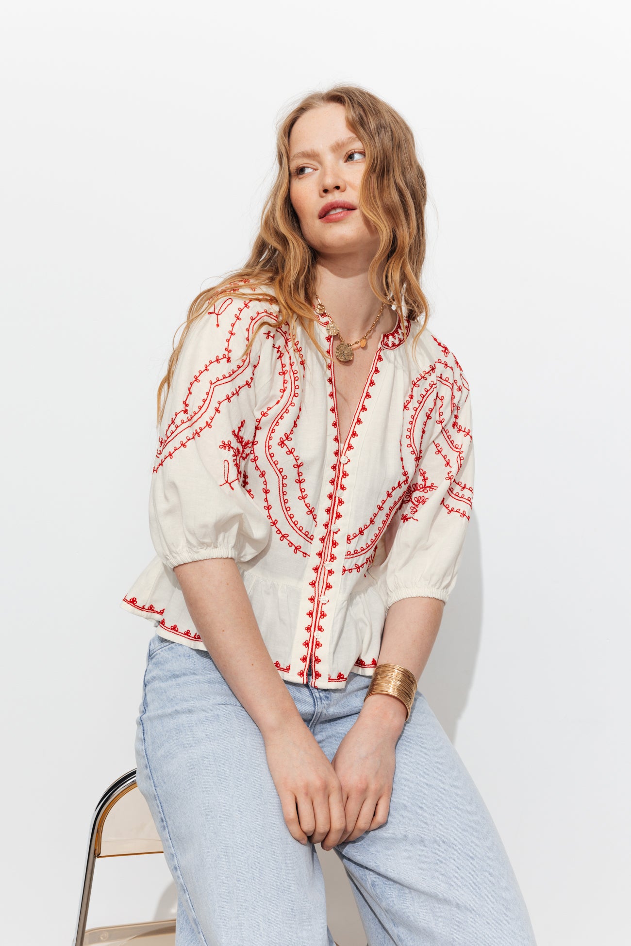 Blusa bordada folclórica
