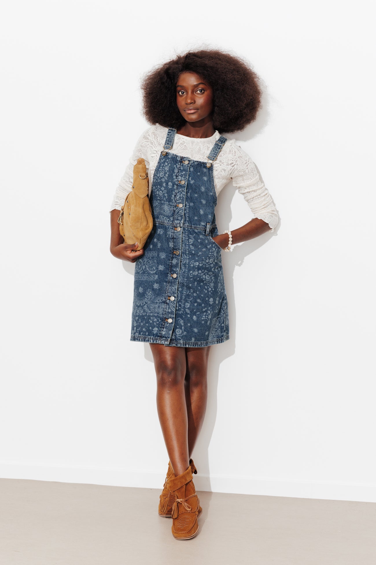 Vestido de algodão jeans com estampa desbotada