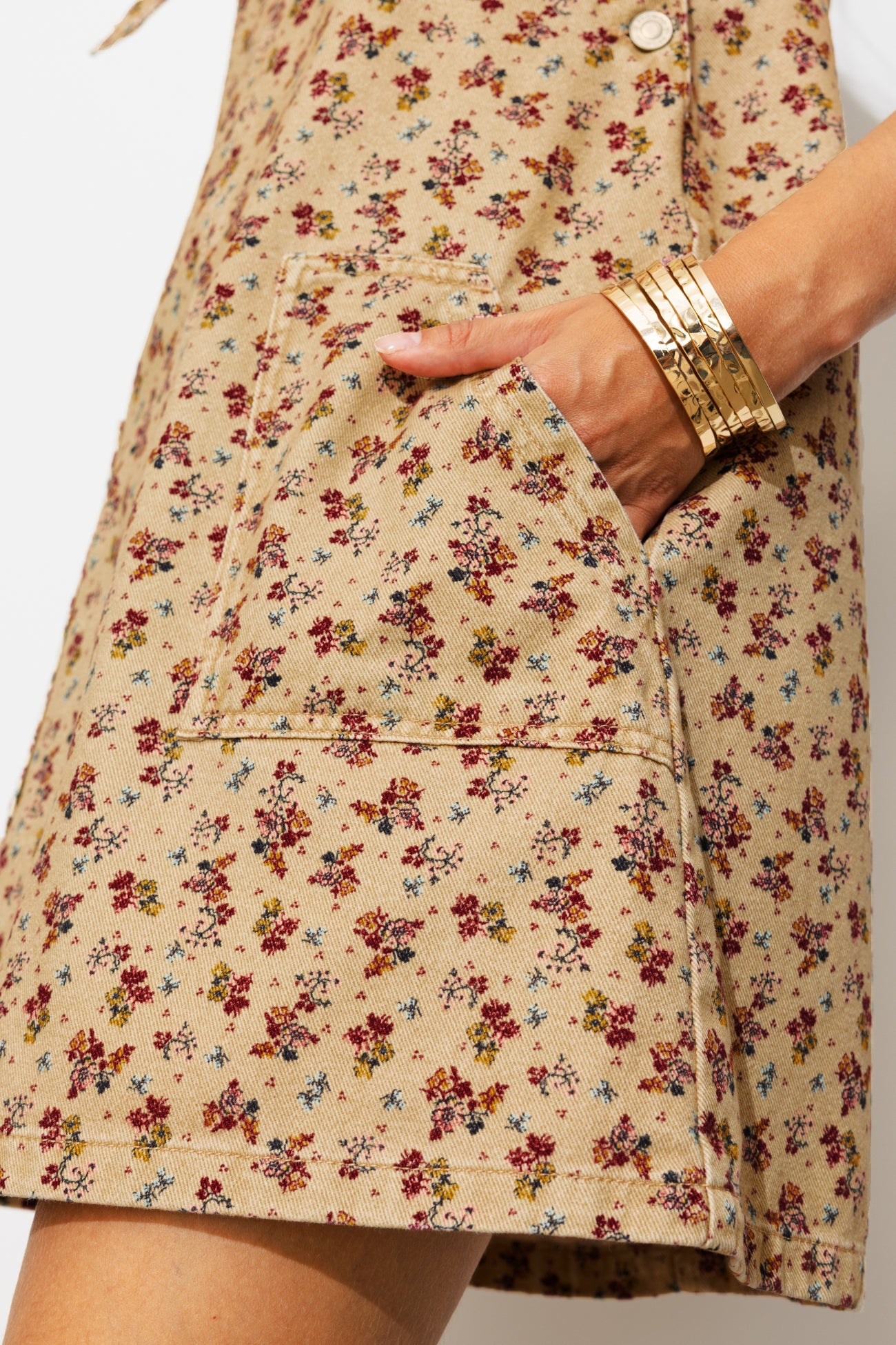 Vestido curto de macacão com estampa floral