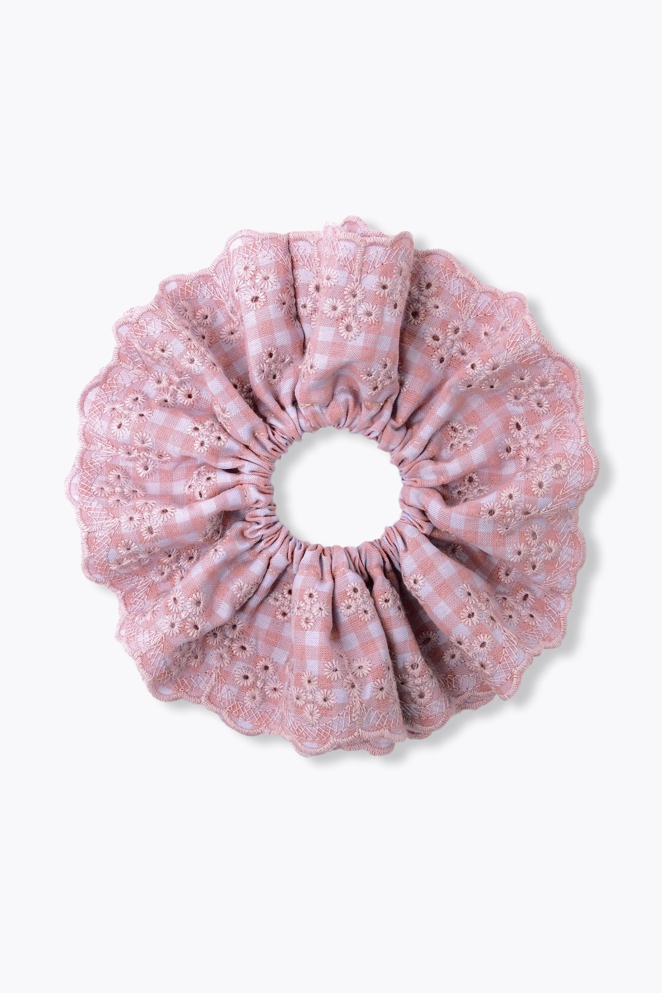 Scrunchie com bordado inglês