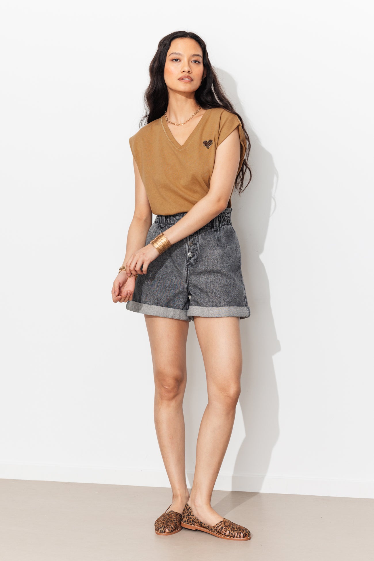 Camiseta com bordado de coração